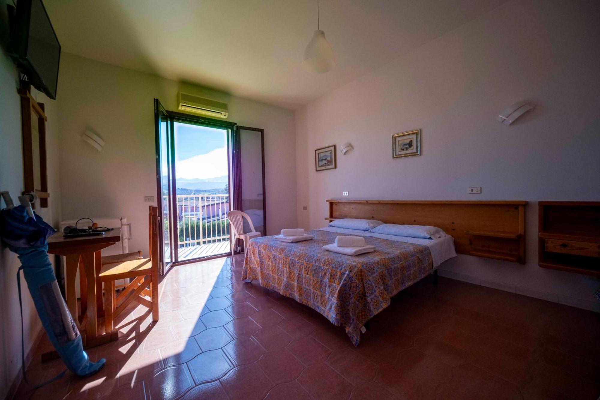 Hotel-Pensione 4 Stagioni Falcone Exterior photo